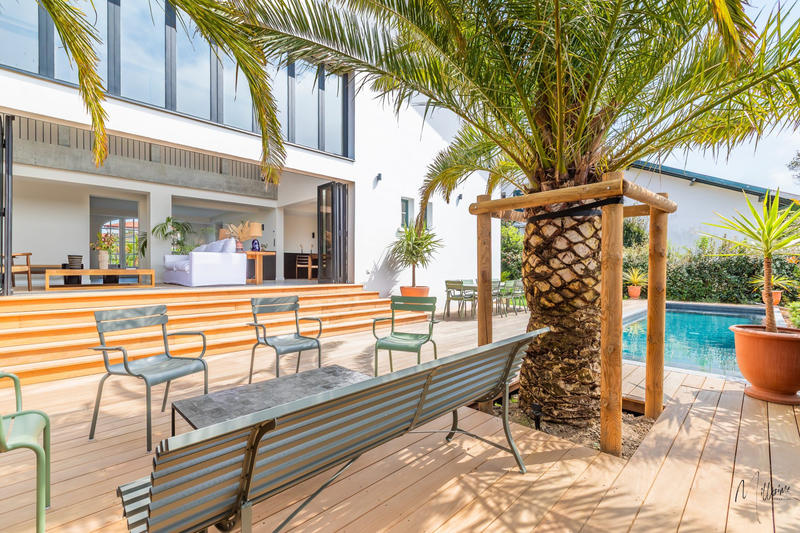 Maison - 290 m² - 8 pièces