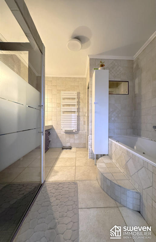 Maison - 220 m² - 8 pièces