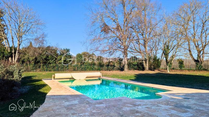 Maison - 300 m² - 6 pièces