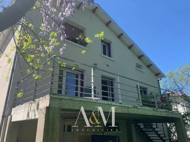 Maison - 122 m² - 7 pièces