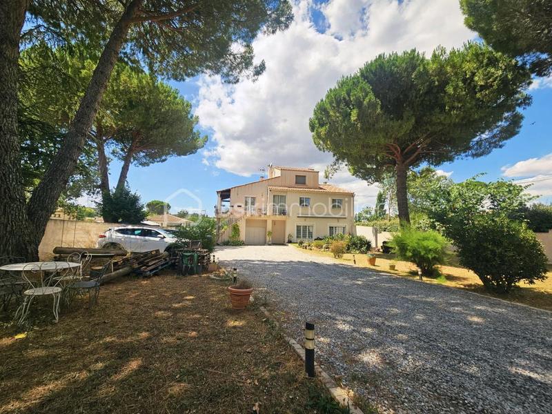 Villa - 192 m² - 9 pièces