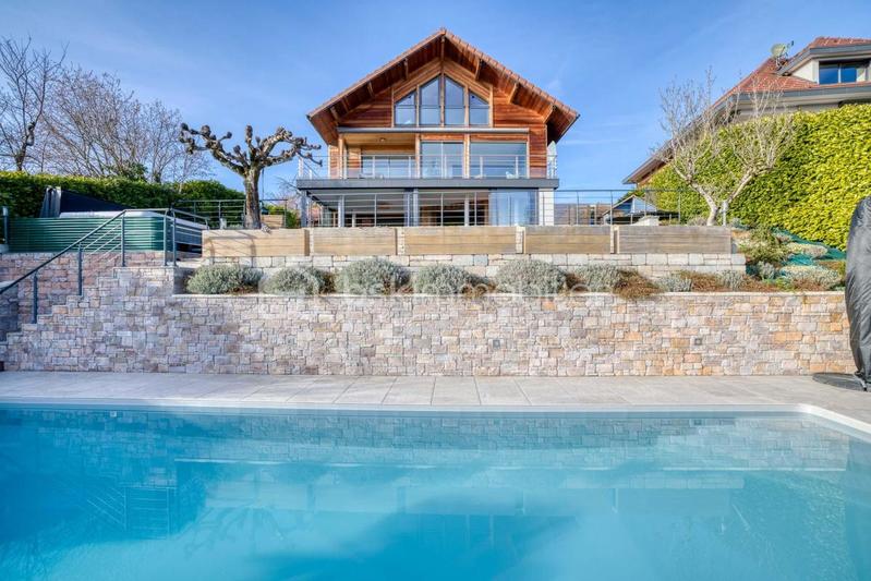 Maison - 212 m² - 6 pièces