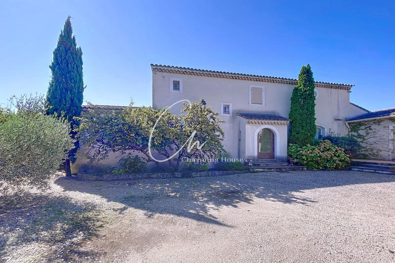 Maison - 230 m² - 7 pièces