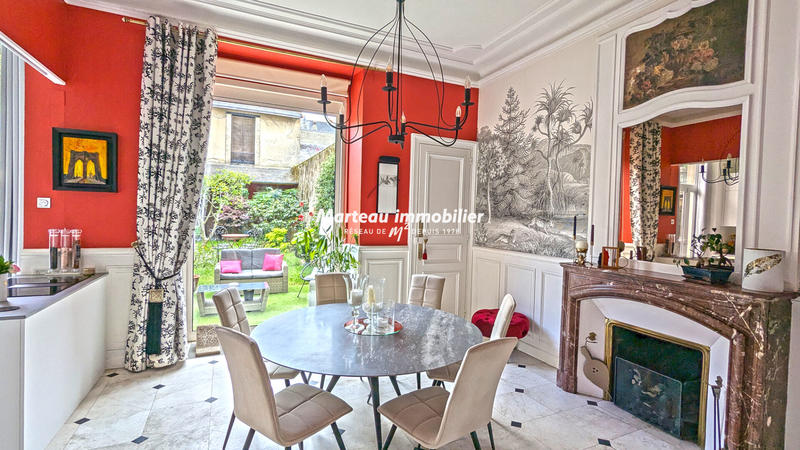 Maison - 327 m² - 13 pièces