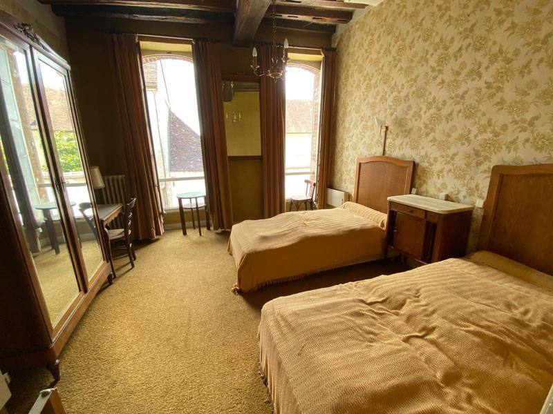 Maison - 425 m² - 16 pièces