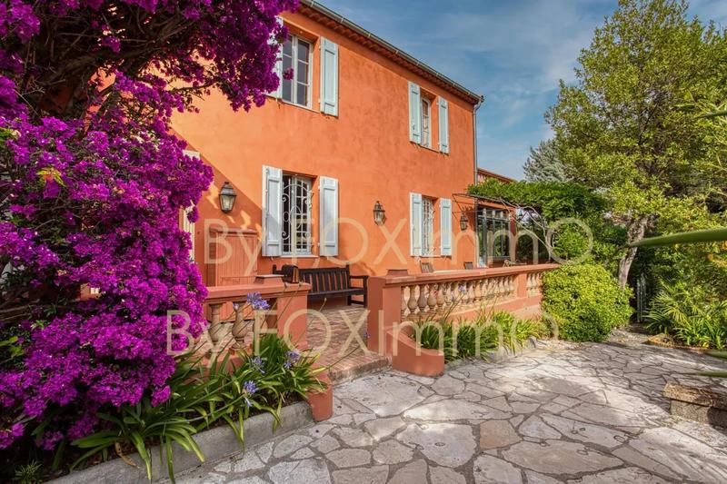 Propriété - 267 m² - 11 pièces