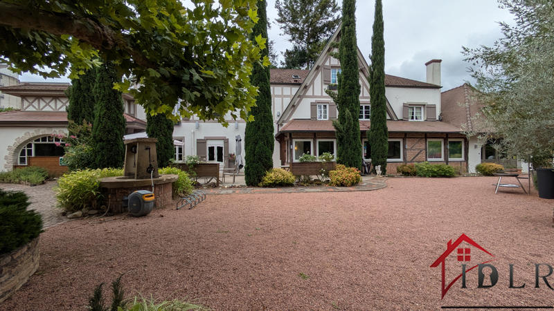 Propriété - 460 m² - 14 pièces