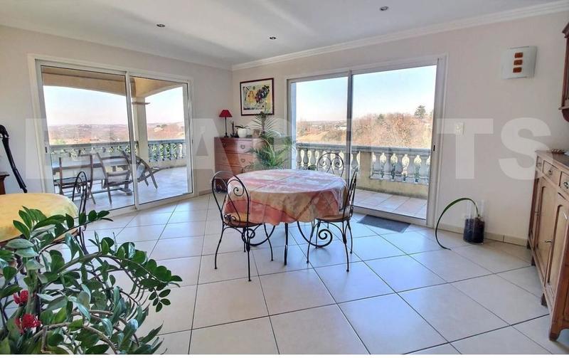 Maison traditionnelle - 193 m² - 7 pièces