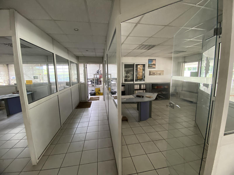 Local commercial - 1 900 m²