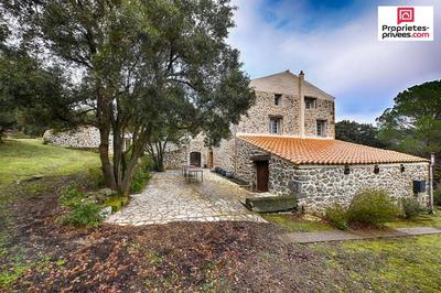 Maison - 330 m² - 9 pièces