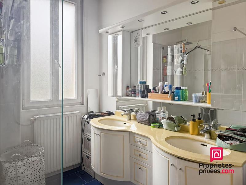 Maison - 372 m² - 13 pièces