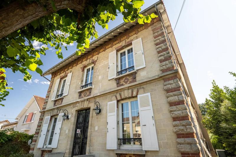 Maison - 250 m² - 7 pièces