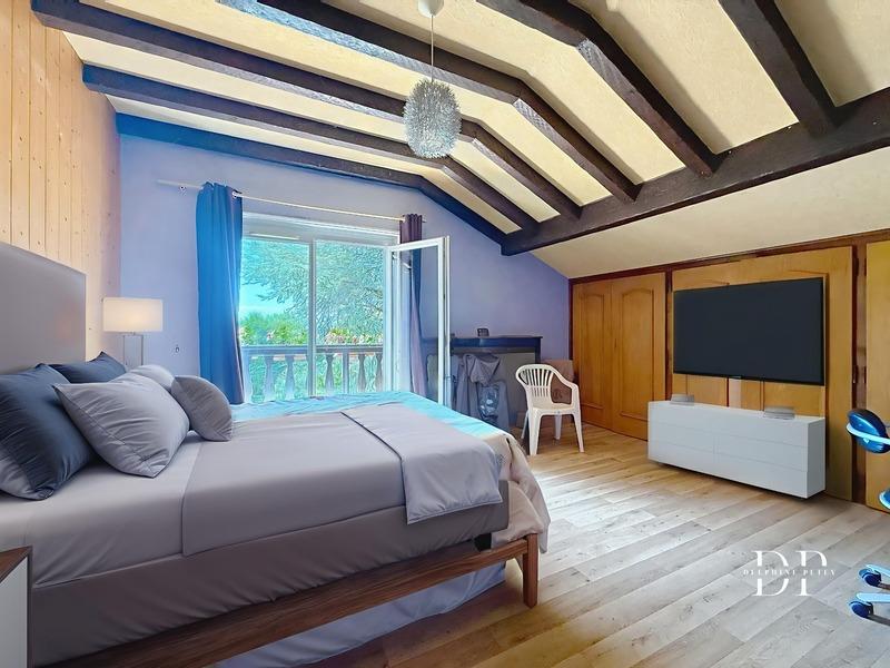 Maison - 237 m² - 8 pièces