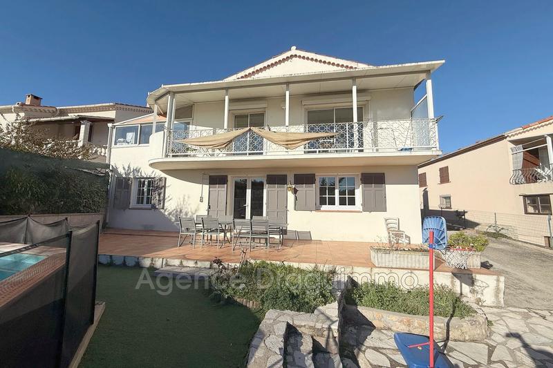 Villa - 140 m² - 8 pièces