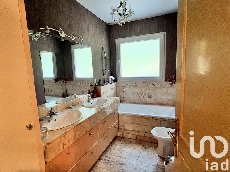 Maison - 190 m² - 8 pièces