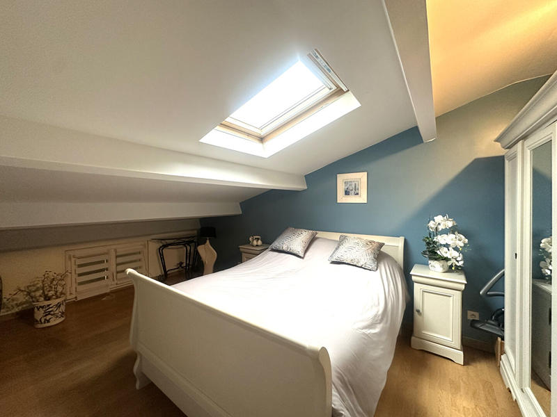 Maison - 159 m² - 9 pièces