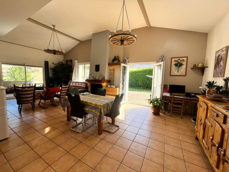 Maison - 140 m² - 5 pièces