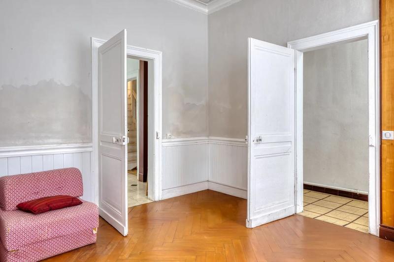 Maison - 238 m² - 11 pièces