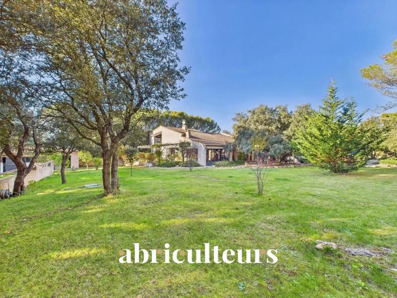 Propriété - 252 m² - 8 pièces