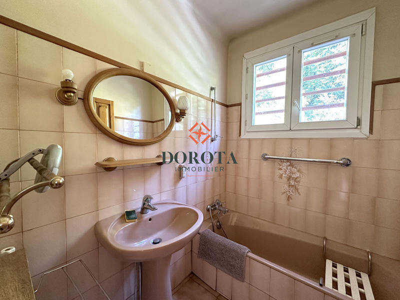 Maison - 211 m² - 9 pièces