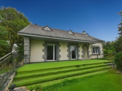 Maison - 210 m² - 9 pièces