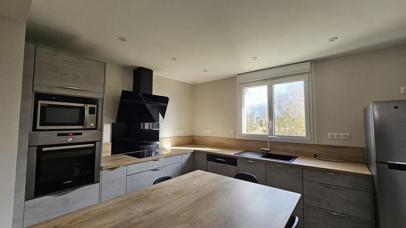 Maison - 99 m² - 6 pièces