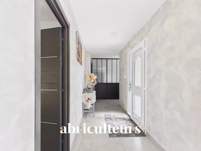 Maison - 186 m² - 4 pièces