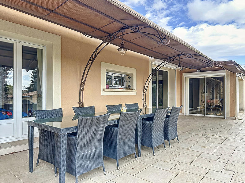 Maison - 240 m² - 7 pièces