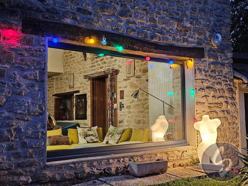 Propriété - 245 m² - 7 pièces