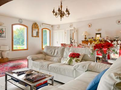 Propriété - 180 m² - 7 pièces