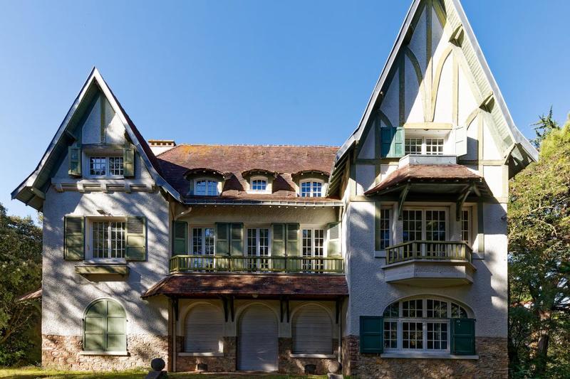 Villa - 439 m² - 12 pièces