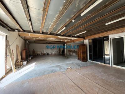 Entrepôt - 1 400 m²