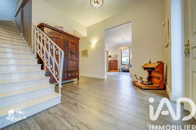 Maison - 212 m² - 10 pièces