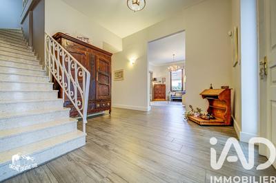 Maison - 212 m² - 10 pièces