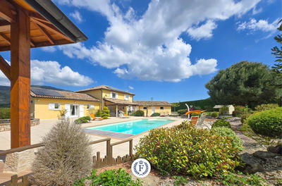 Villa - 250 m² - 8 pièces