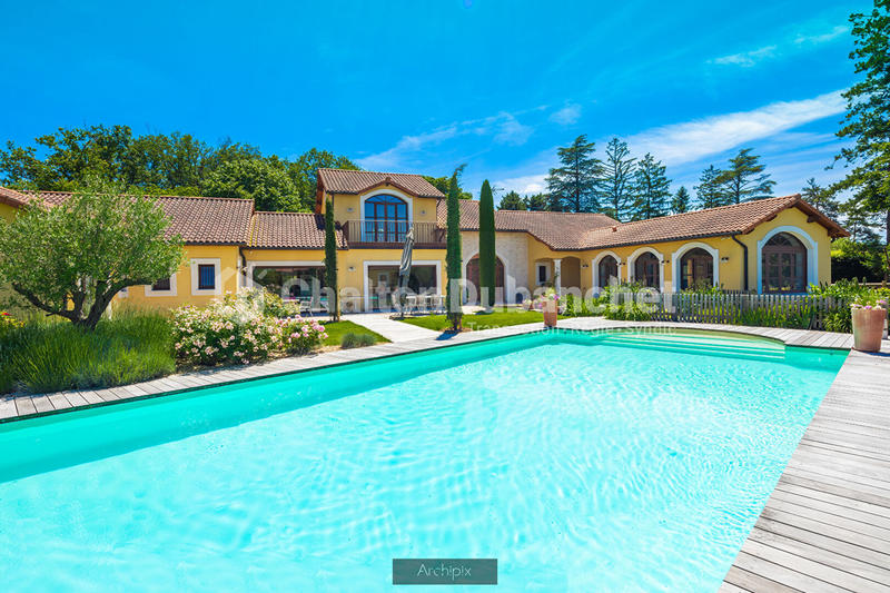 Demeure - 393 m² - 13 pièces