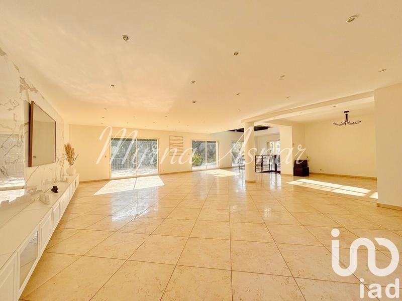 Maison - 295 m² - 8 pièces