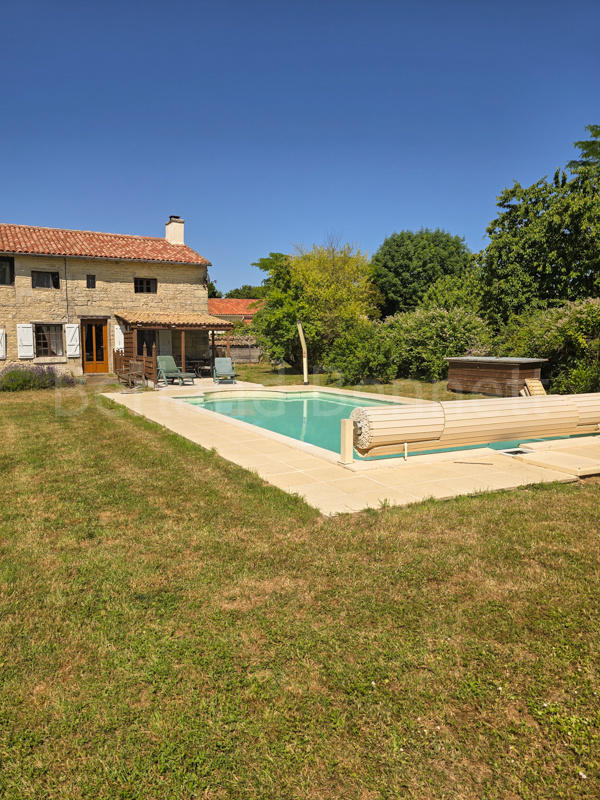 Maison en pierre - 224 m² - 8 pièces