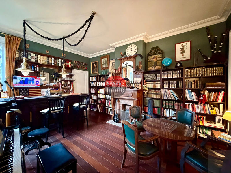 Maison - 260 m² - 10 pièces