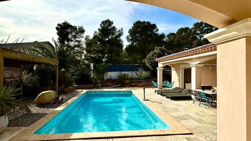 Maison - 207 m² - 5 pièces