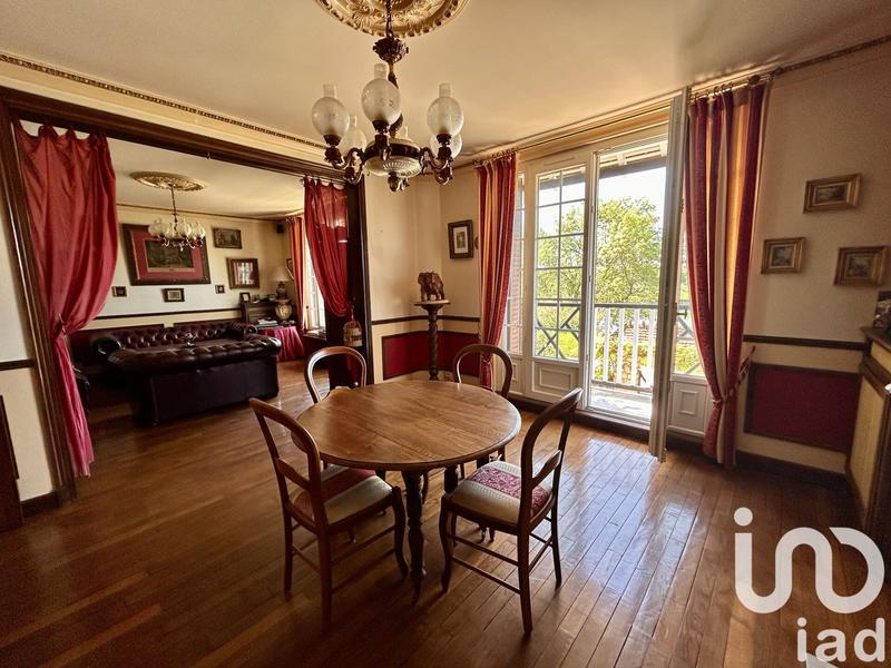 Maison - 210 m² - 10 pièces