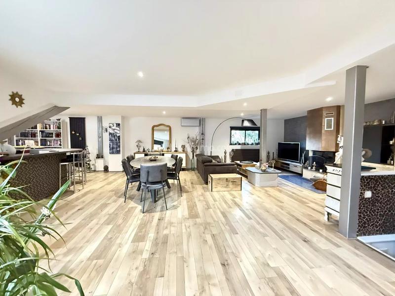 Appartement - 135 m² - 6 pièces