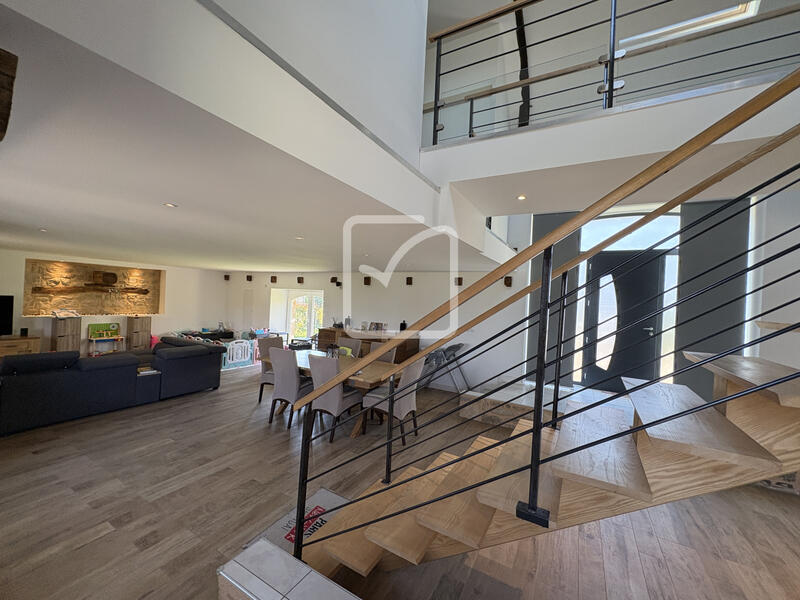 Maison - 192 m² - 8 pièces