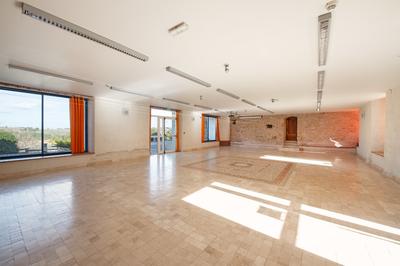 Propriété - 1 721 m² - 30 pièces