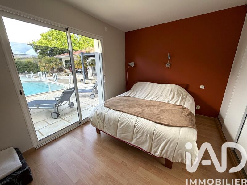 Maison - 228 m² - 8 pièces