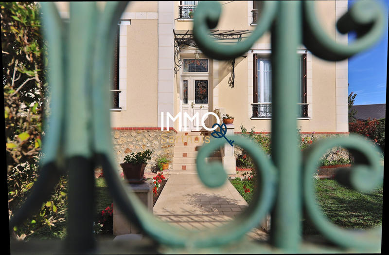 Maison - 206 m² - 7 pièces