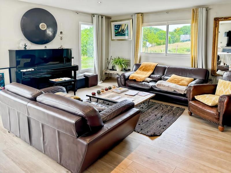 Maison - 200 m² - 8 pièces