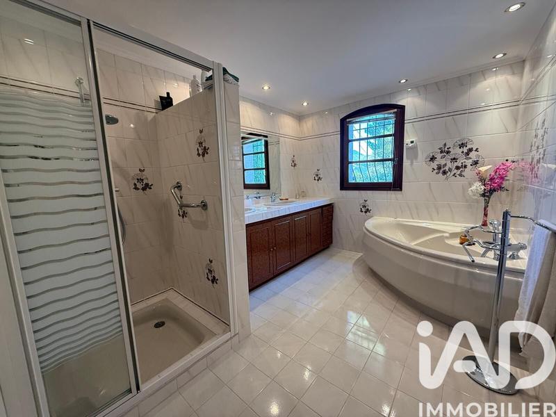 Maison - 171 m² - 6 pièces