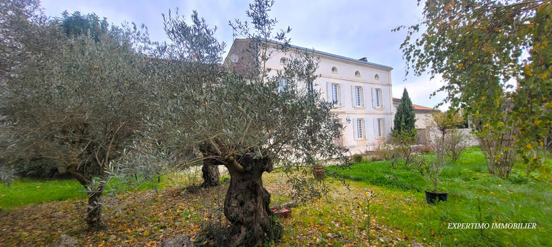 Maison - 252 m² - 9 pièces