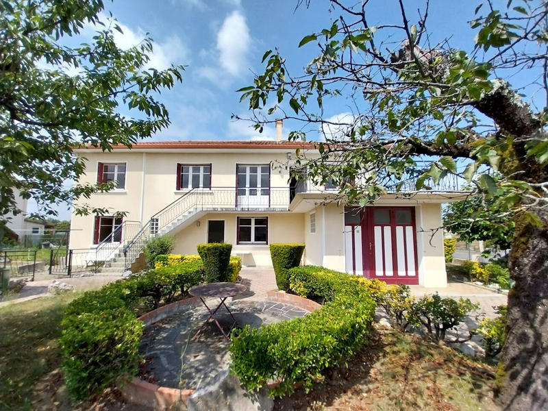 Maison - 180 m² - 8 pièces